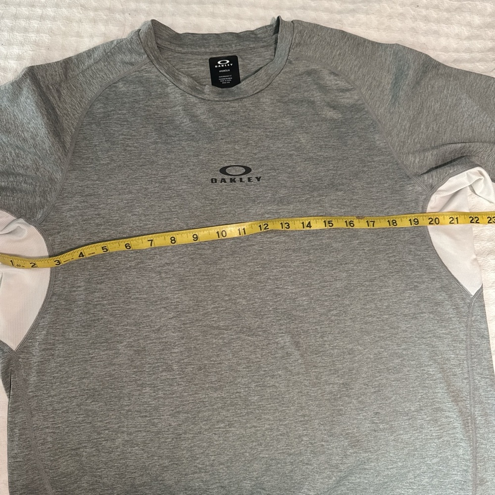Oakley Men's Heather Gray Short Sleeve Tee - Picture 5 of 10